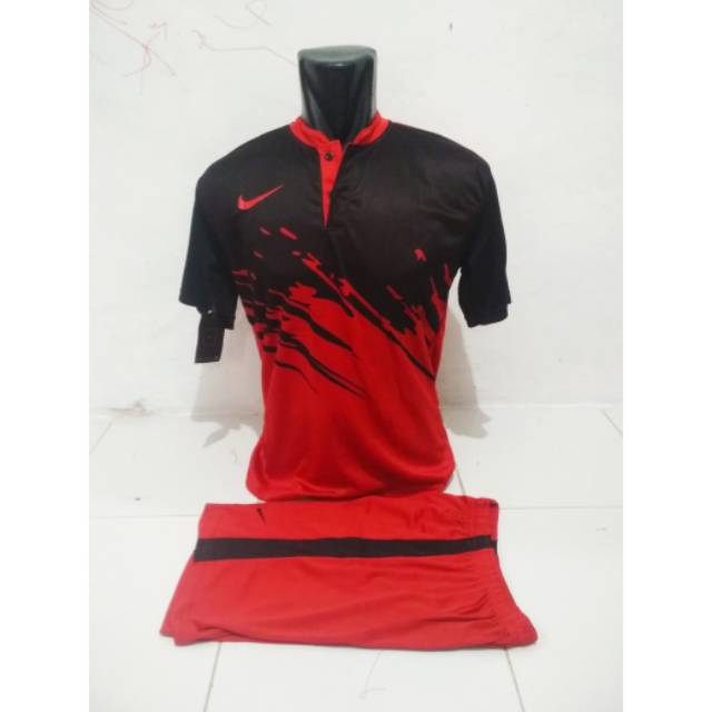 [PRINTING] NIKE MERAH HITAM PAKAI KERAH BERKERAH KOSTUM FUTSAL JERSEY KAOS BAJU BOLA SETELAN STELAN