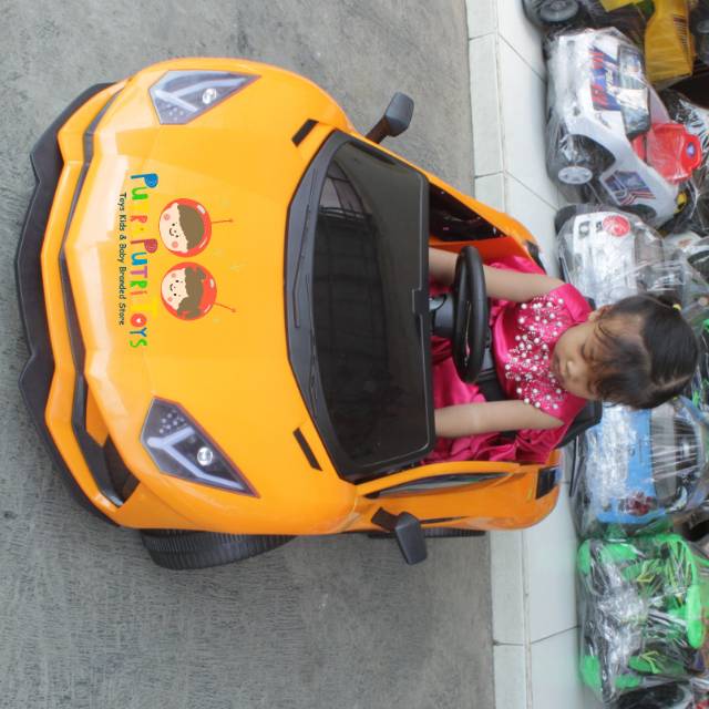 Mobil Aki Lamborghini Aventador