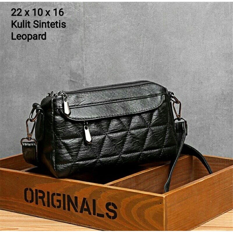 Triangle bags tas selempang wanita slingbag kulit tas polos simple elegant tas kondangan triangle