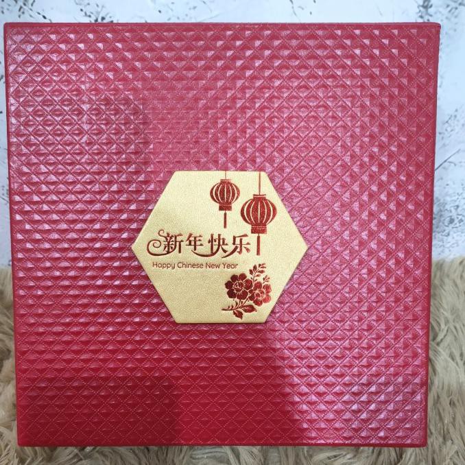 

Jual | Sale | Diskon Cake box/ Kue Kering imlek 22x22x6 Imlek Terlaris | Terpercaya
