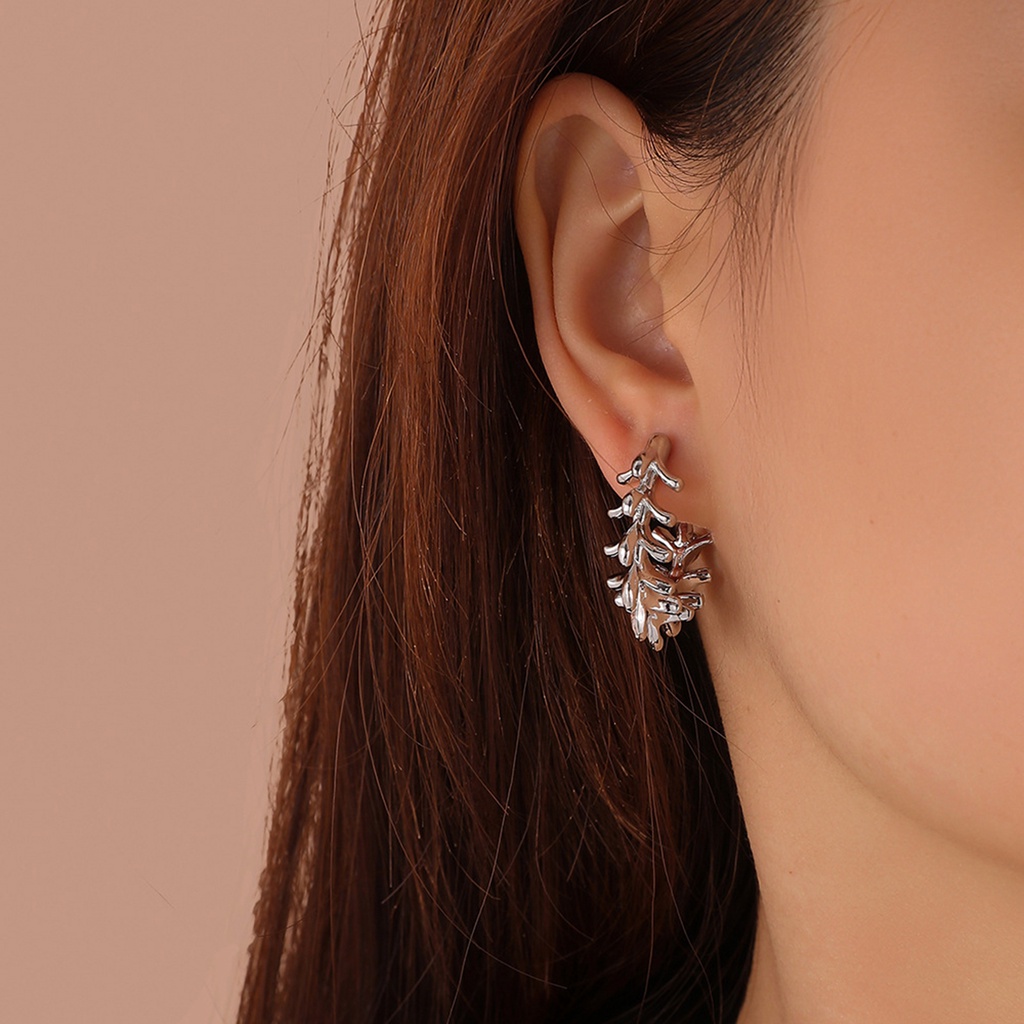 Hu Hu Hu Hu Hu Alat Bantu Pasang Kacamata♡ 1 Pasang Anting Stud Bentuk C Geometris Warna Silver / Gold Untuk Wanita