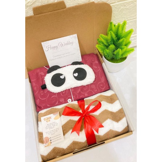 

Hampers Piyama Handuk/ Handuk Piyama / Hampers Wedding / Kado Pernikahan / Hampers Ulang Tahun/Anniversary