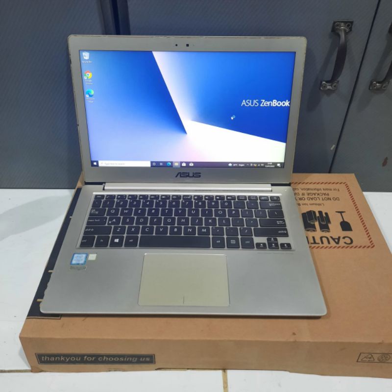 Laptop Asus Zenbook UX303UB, Core i7-6500U Ram 8GB/1TB HDD Nvdia Geforce 940MX 2GB FHD IPS Body super slim ringan