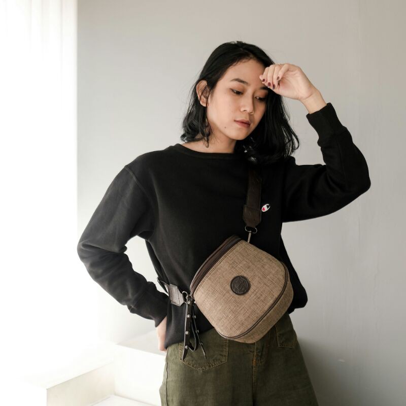 DAZZLE HAZELNUT SLINGBAG