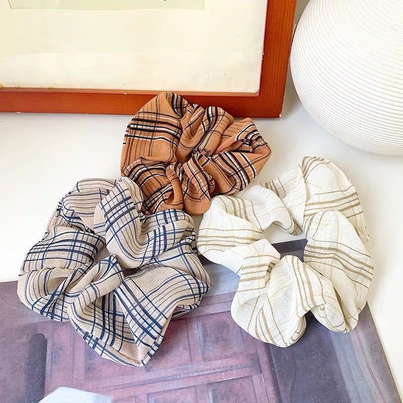 Ikat Rambut Motif Kotak Untuk Wanita / Srunchie Rambut Wanita Motif Kotak Gaya Korea Import
