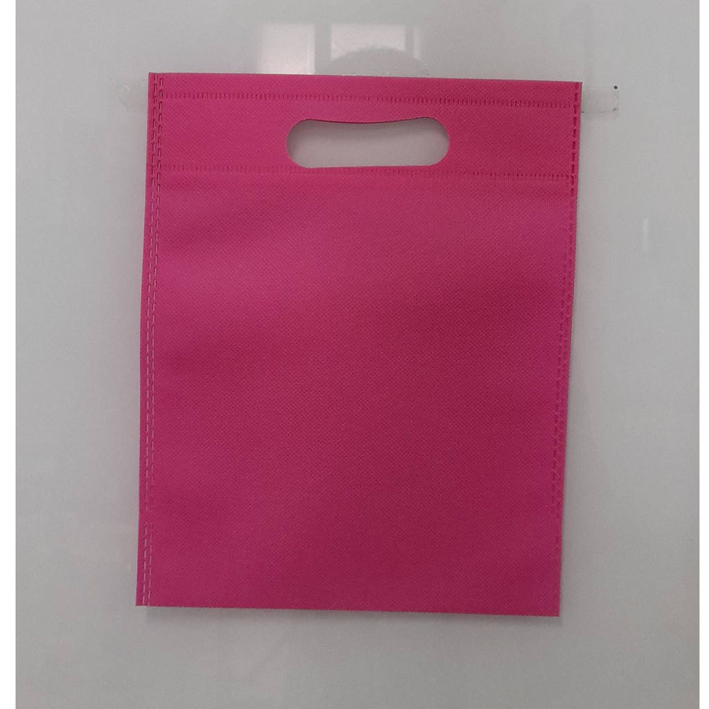 

Tas Press Spunbound Oval Goodie Bag Tas Belanja Warna Pink 20 cm x 25 cm