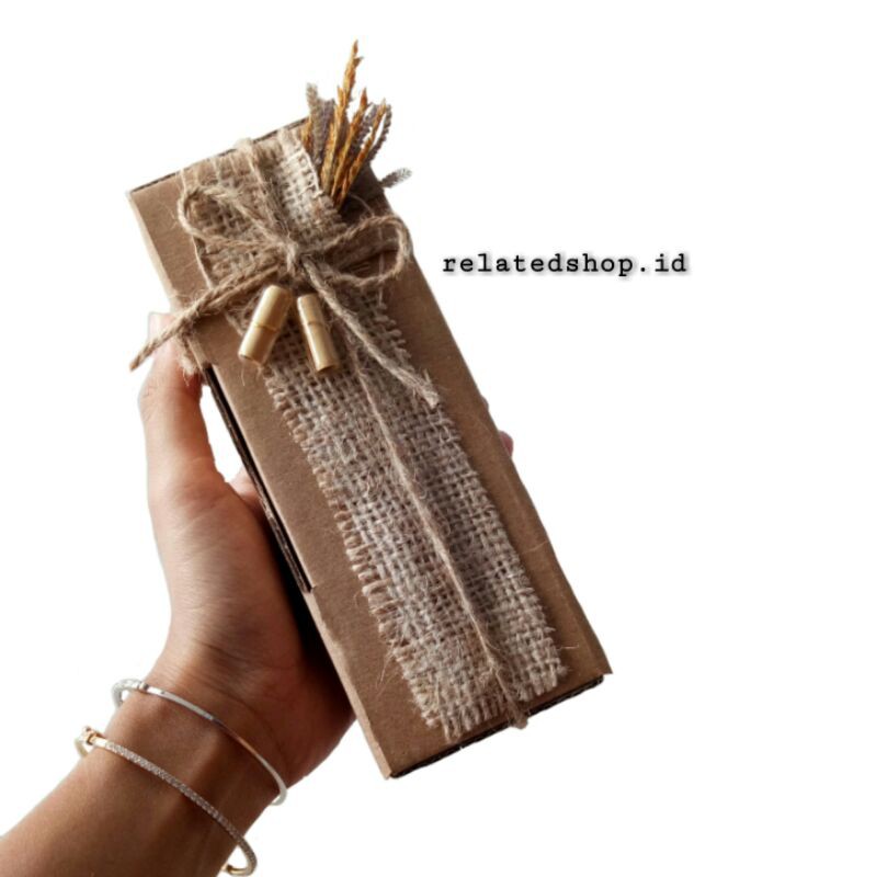 

GIFT BOX || KOTAK KADO || HAMPERS || BOX VINTAGE MUAT 1 BOTOL 100ML