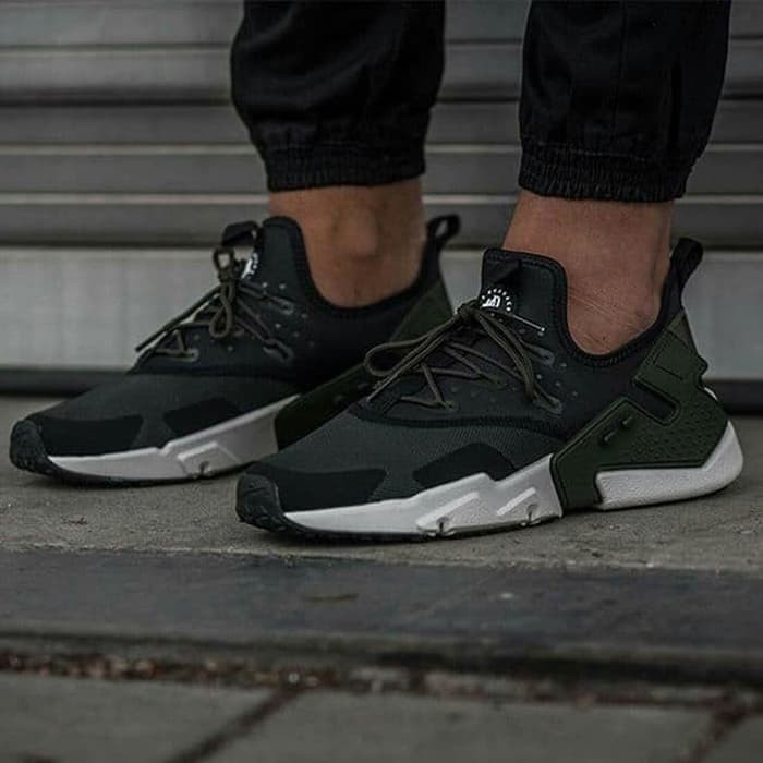 huarache drift black and white