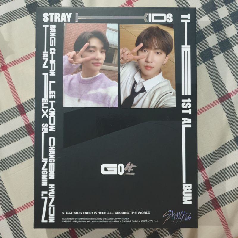 (PHOTOCARD & DOUBLE SIDE GO LIVE LIMITED "LIMITED VERS".) HYUNJIN DAN CHANGBIN STRAY KIDS