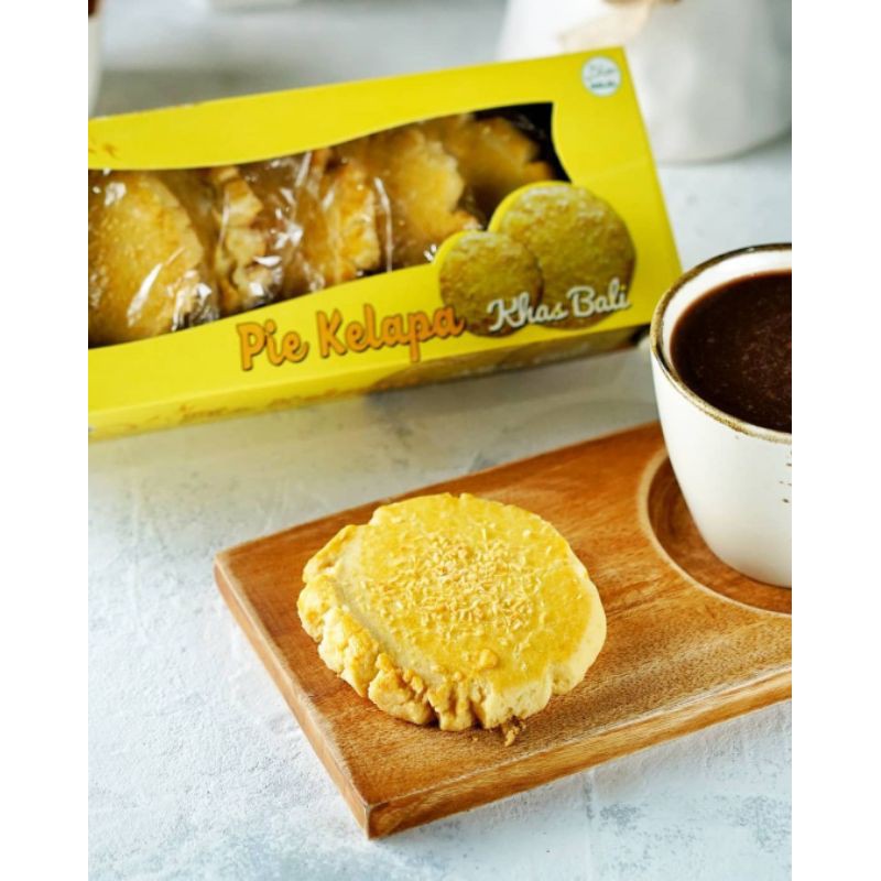 

PIE KELAPA ENAK DAN GURIH ISI 6 PC OLEH OLEH ASLI KHAS BALI + BUBBLE WRAP