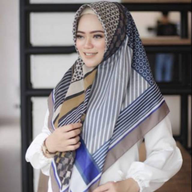 HIJAB SEGIEMPAT MOTIF ELY 72 II Eleeya Scarf