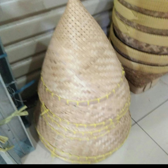 

kerucut bambu..bisa buat kukus nasi bikin tumpeng ukuran 30cm