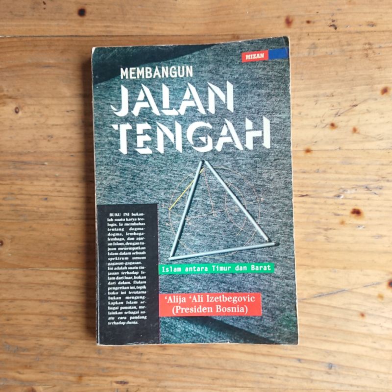 Membangun jalan tengah - Islam antara timur dan barat