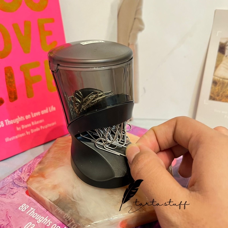 

PAPER CLIP DISPENSER EFISIEN UNTUK DIGUNAKAN AMAN RAPI BERKUALITAS