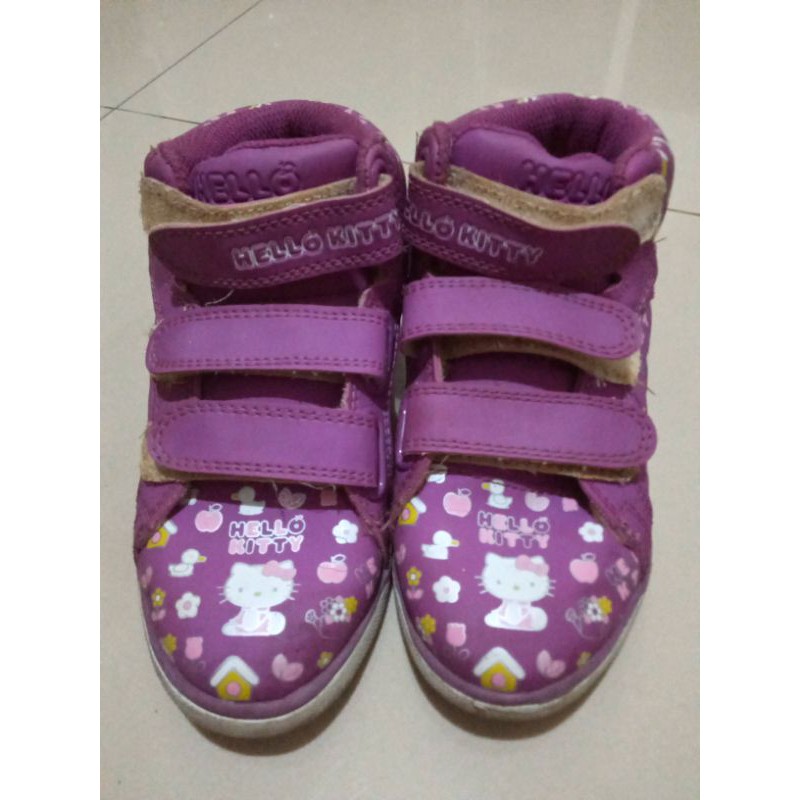 PRELOVED SEPATU ANAK SANRIO HELLO KITTY