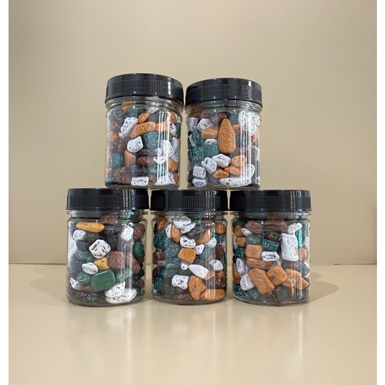 

Coklat Kerikil Turky 125 gram | Coklat Kerikil Turki Asli 125gram ( Kemasan Toples Plastik )