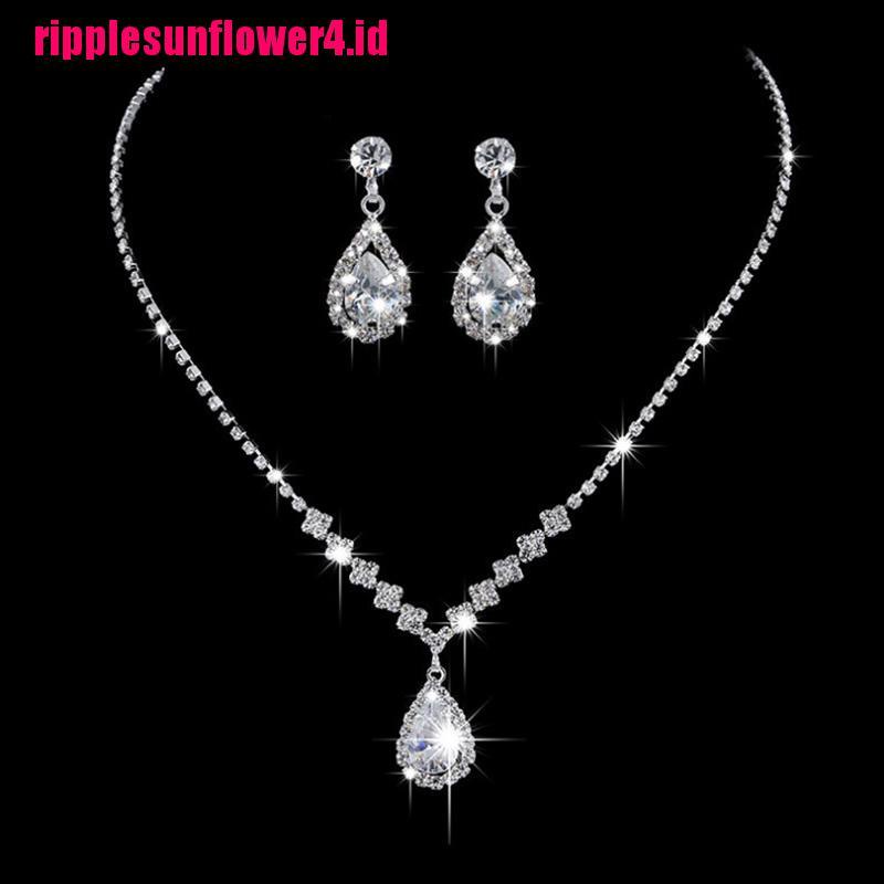 Set Kalung + Anting Gantung Vintage Bentuk Tetesan Air Kristal Warna Silver Untuk Wanita