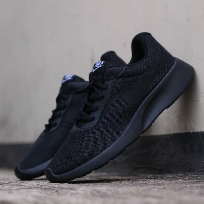 nike tanjun black original
