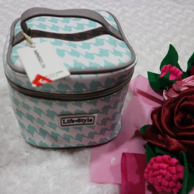 Pouch kosmetik miniso