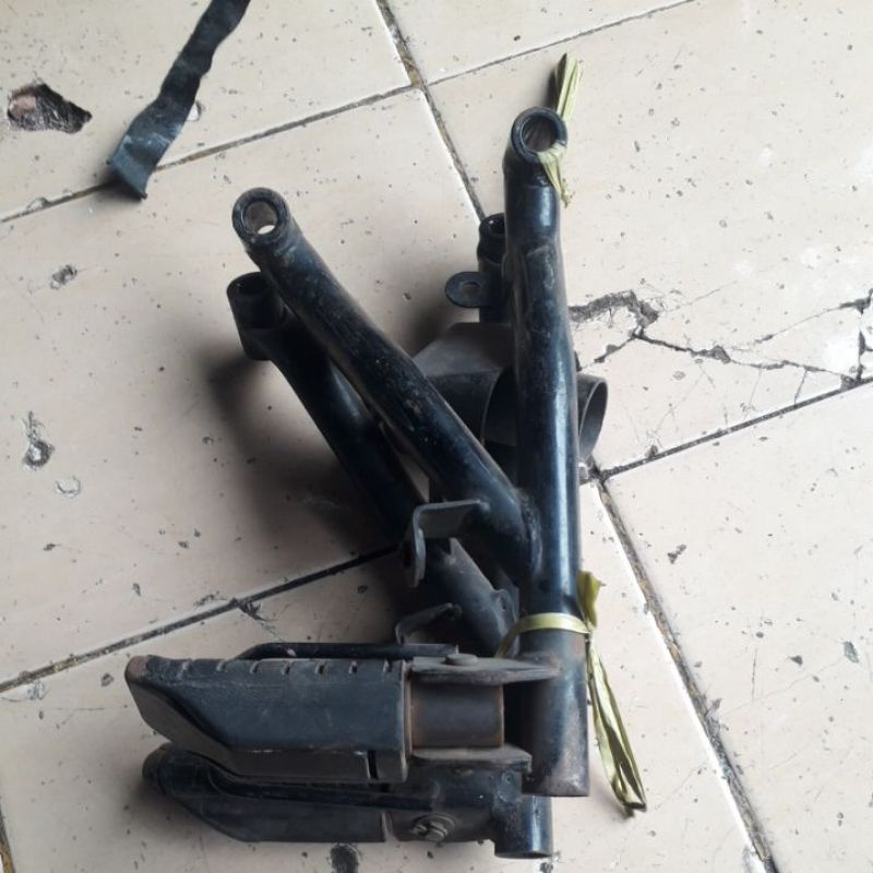 PIJAKAN KAKI VARIO 110 KARBU ORIGINAL