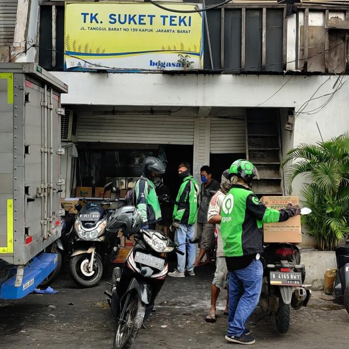 

Tepung Terigu Cakra Kembar 25Kg Karung 25 Kg Bogasari Ready