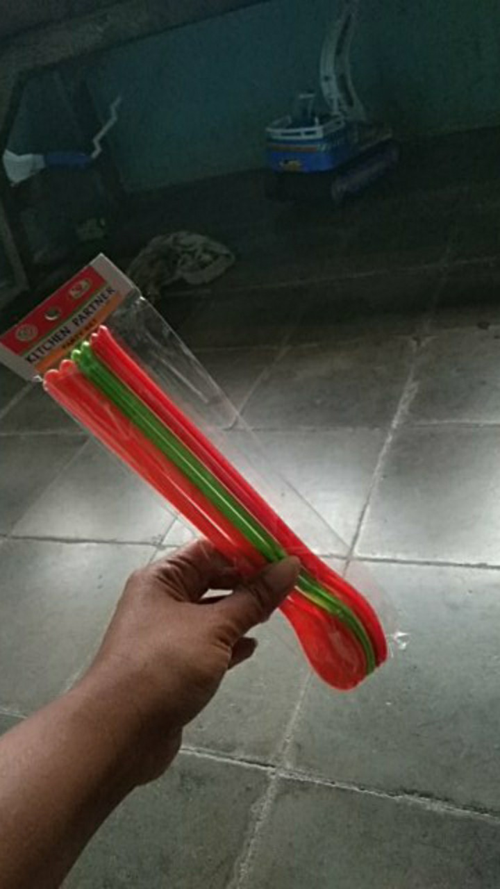 Sendok Teh Dan Es Buah Plastik Panjang