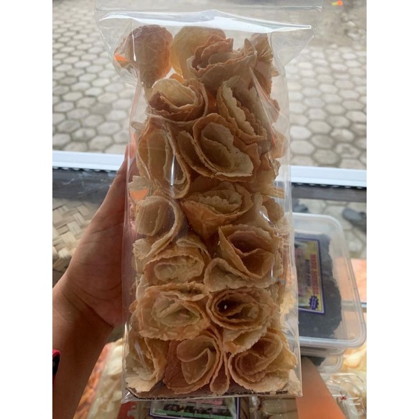 

Opak Gambir 300 gram Enak dan RenyahJajanan jadul Opak Gambir handmade. Camilan/makanan ringan/suguhan jaman dulu dengan rasa manis wijen yang khas. GRATIS BUBBLE + KARDUS YA KAK JADI DIJAMIN LEBIH AMAN SAMPAI TUJUAN.