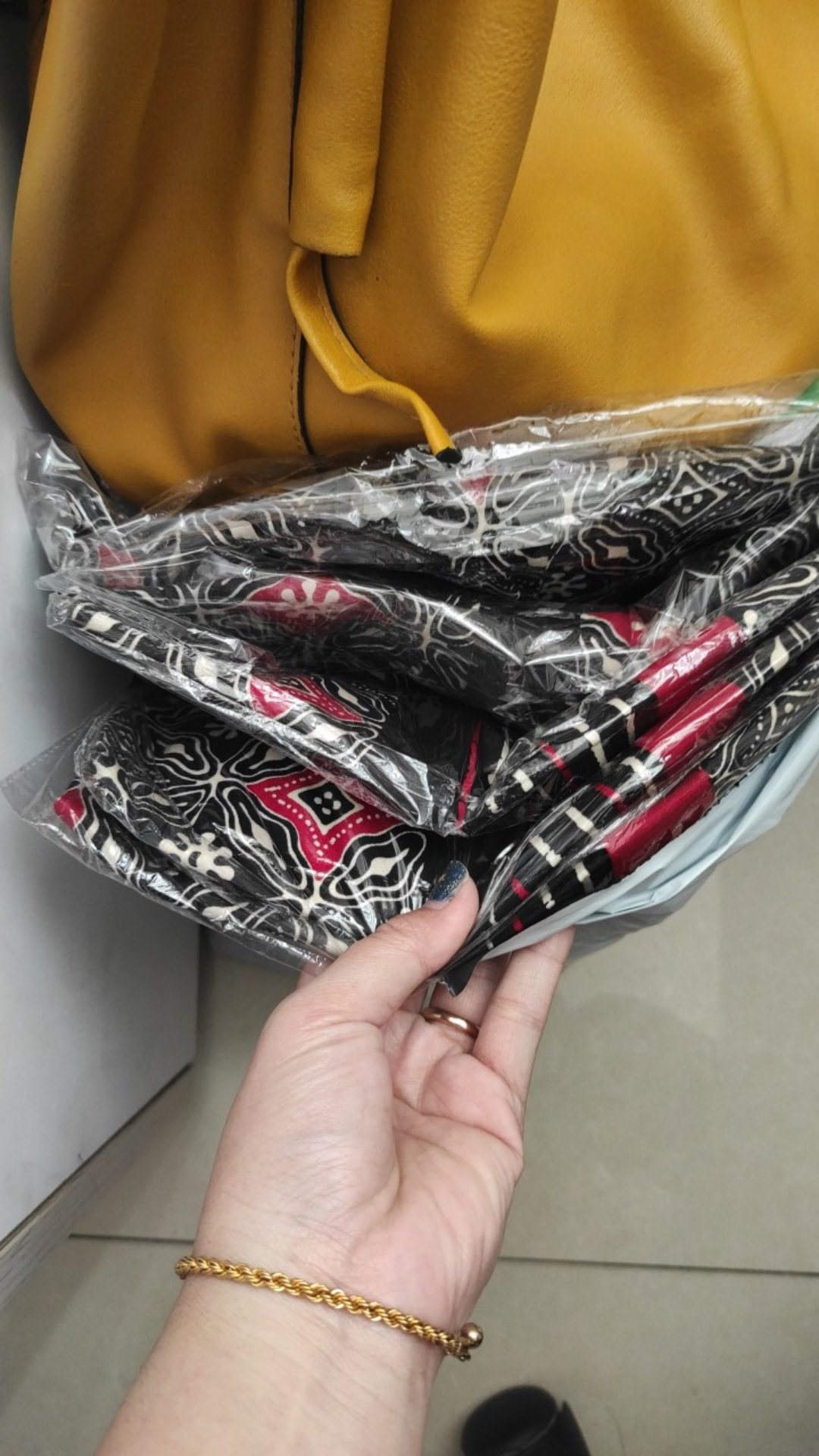 Bbae - Busan Blouse Batik Wanita