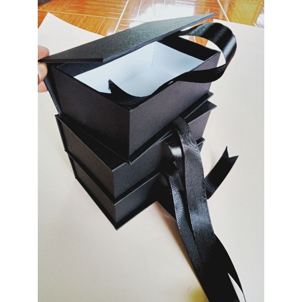 

Hard Box Hampers untuk Kotak Kado elegan
