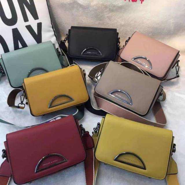 Tas Wanita Charles & keith