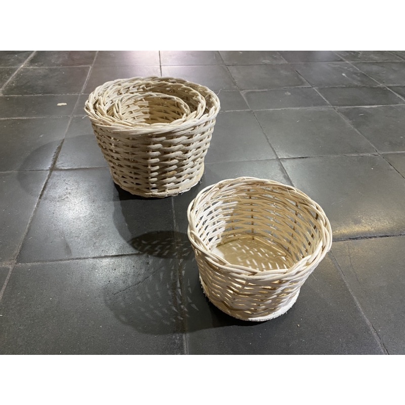 

Keranjang Pot Rotan Kecil | Vas Rotan kecil | Hampers Rotan | Diameter (bawah) 12cm
