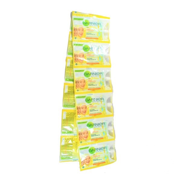 GARNIER Light Complete UV 12 pcs Kuning/Pelembab Garnier/12 Sachet