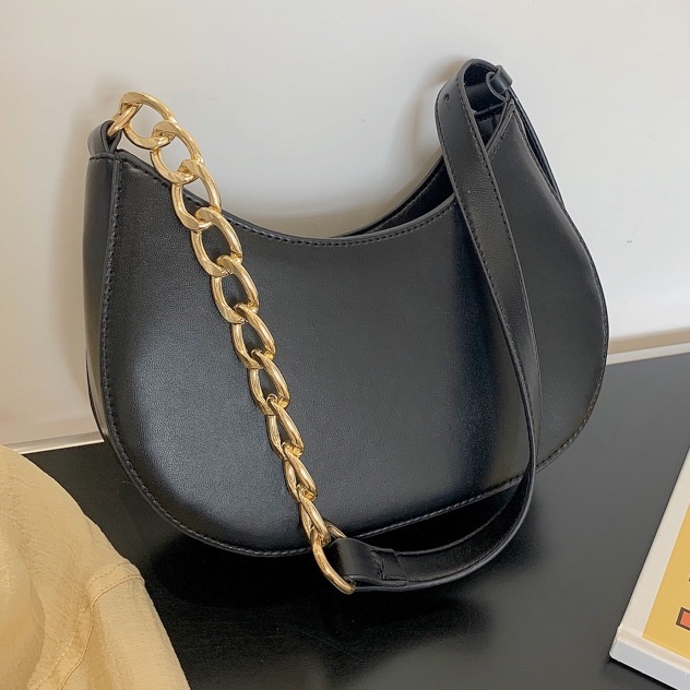 SLINGBAG TAS BAHU TAS SELEMPANG WANITA GUESS CHAINED GOLD MURAH CANTIK BLACK HITAM SIMPLE ELEGAN KOR