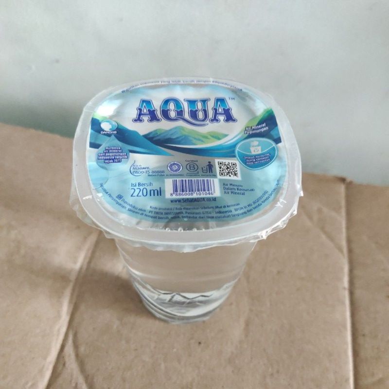 

AIR MINUM AQUA KEMASAN GELAS