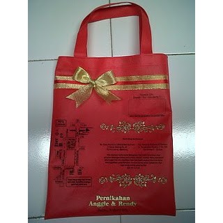 

Tas Undangan Gepeng / Tanpa SIsi Samping Pita Gold Elegan