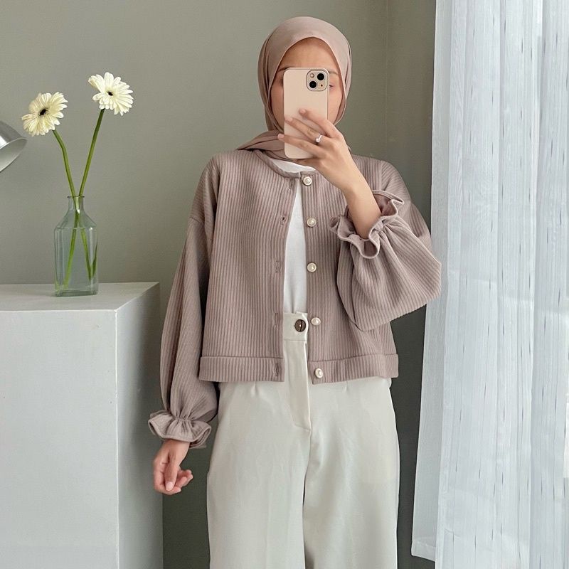 alia cardigan by edmee outfit