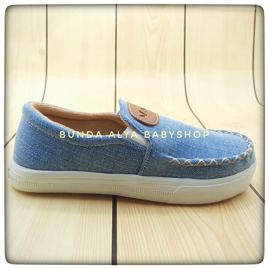 Sepatu Anak Perempuan Jeans Usia 6 7 Tahun Size 34 BIRU - Sepatu Anak Slip On Denim Alas Karet Anti Licin