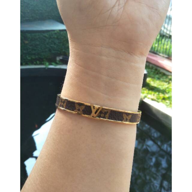 Gelang tangan bangle wanita motif LV variasi kulit sintetis gold bahan titanium