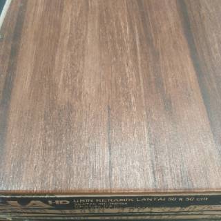  Keramik  lantai  GRATIS ONGKIR coklat  motif serat kayu 50x50 