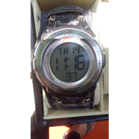 Rei digital watch original