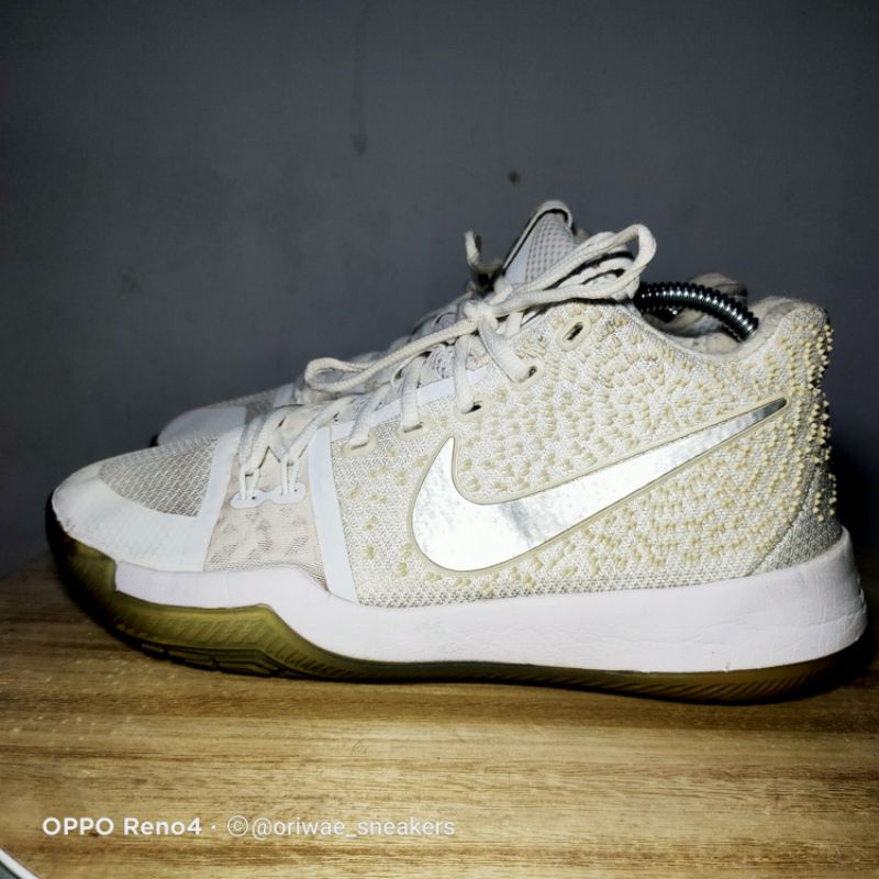 Sepatu Sneakers Bekas Second -- Nike Kyrie 3 White Chrome