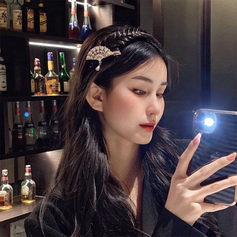 Jepit Rambut Bentuk Kipas Aksen Mutiara Dan Berlian