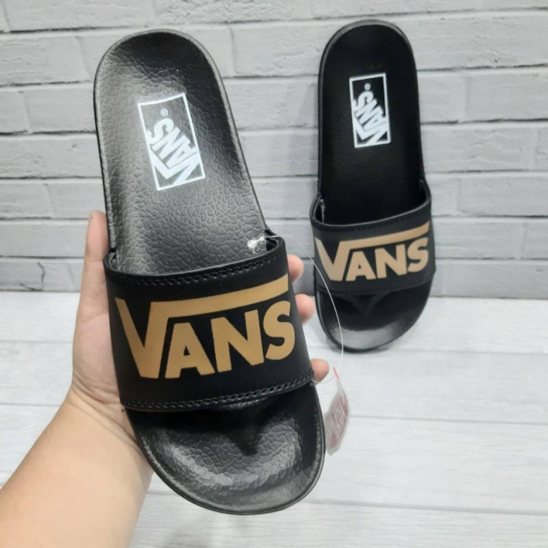 RESTOCKSENDAL VANS FONT HITAM GOLD