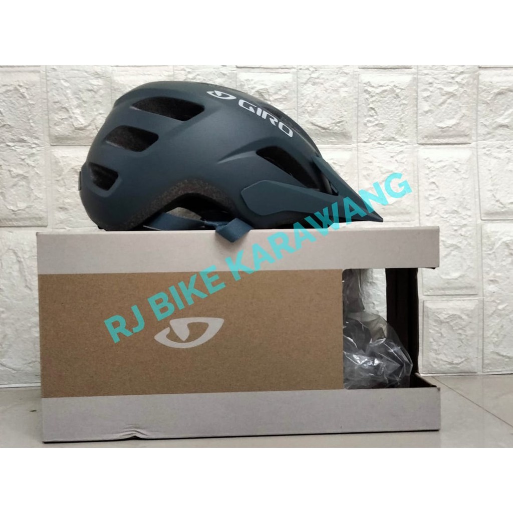 Helm Sepeda Giro Fixture