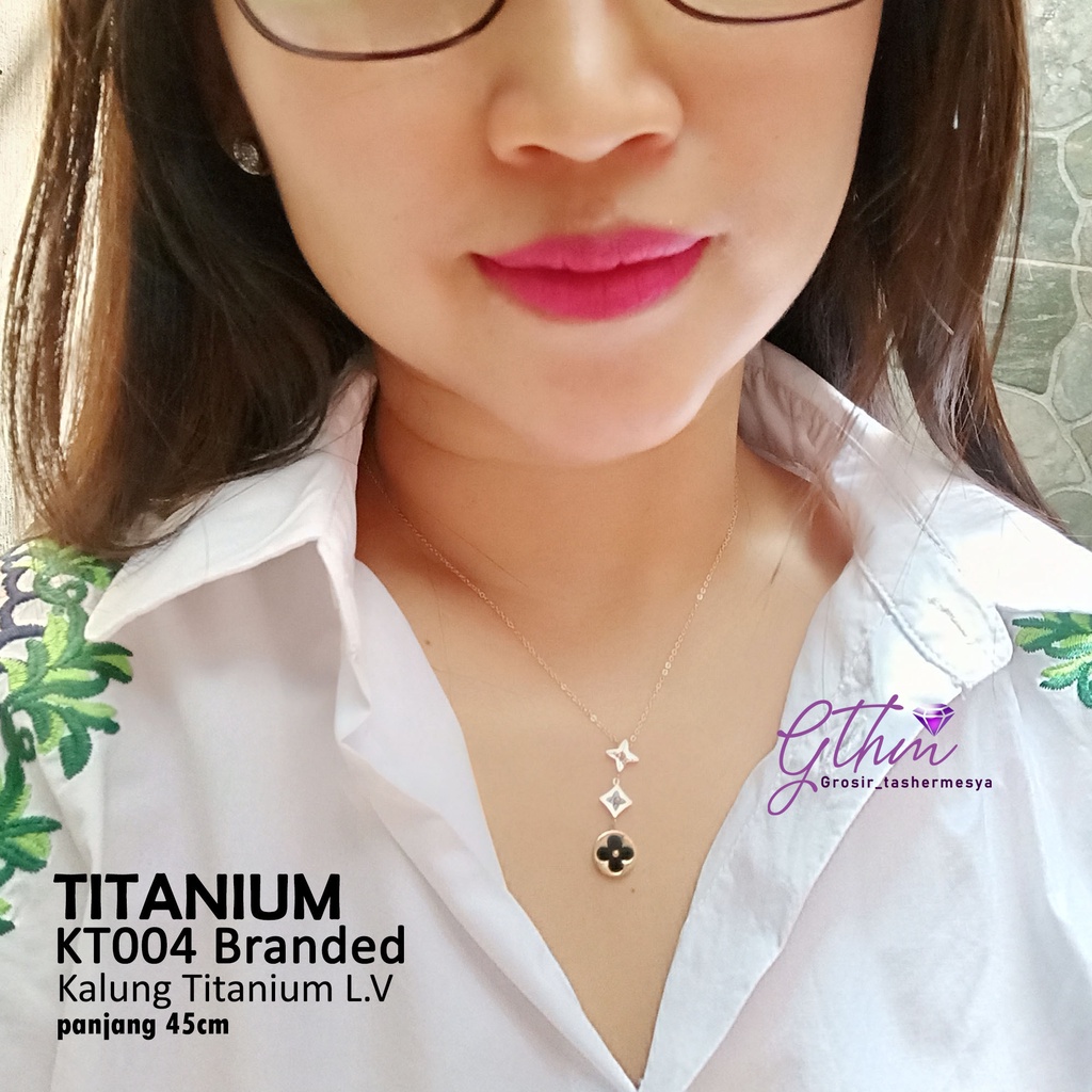 kalung titanium branded halus LV bunga kt004 anti karat anti alergi