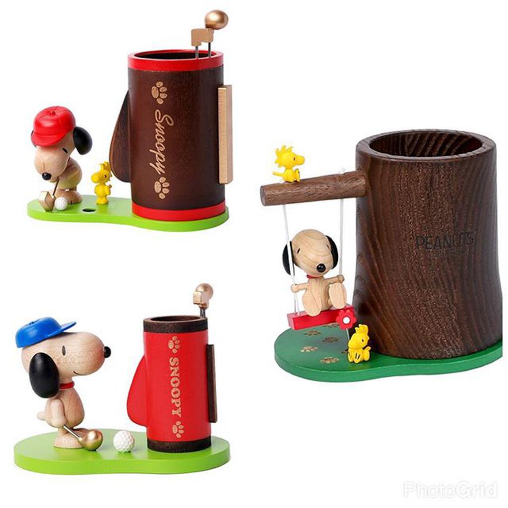 

Snoopy Wooden Pen Stand