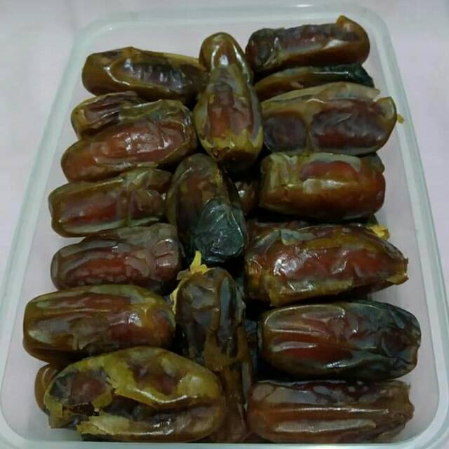 

Alhamdulillah, ready stok gan kurma curah . Tekstur lonjong2, rasa manis tidak lembek dan enak.