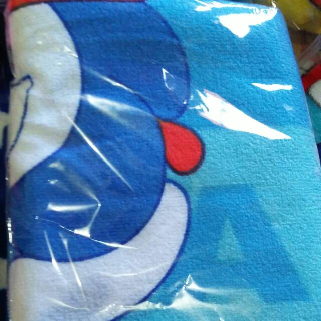Handuk karakter doraemon