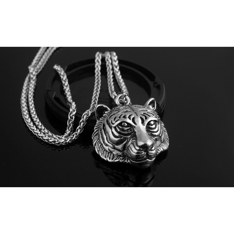 T233 Eropa dan Amerika perhiasan personalized retro tiger head pria titanium baja liontin kalung zod