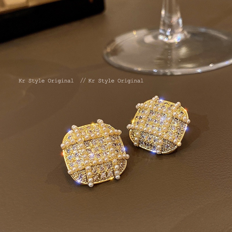 Anting Tusuk Aksen Mutiara Imitasi Simple Ala Korea Untuk Wanita
